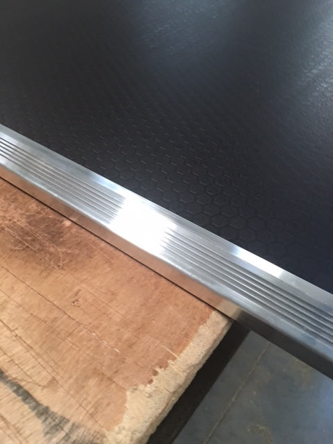 Barre de seuil pour kit de protection véhicules utilitaires toutes marques Ugf industrie par Cachalo