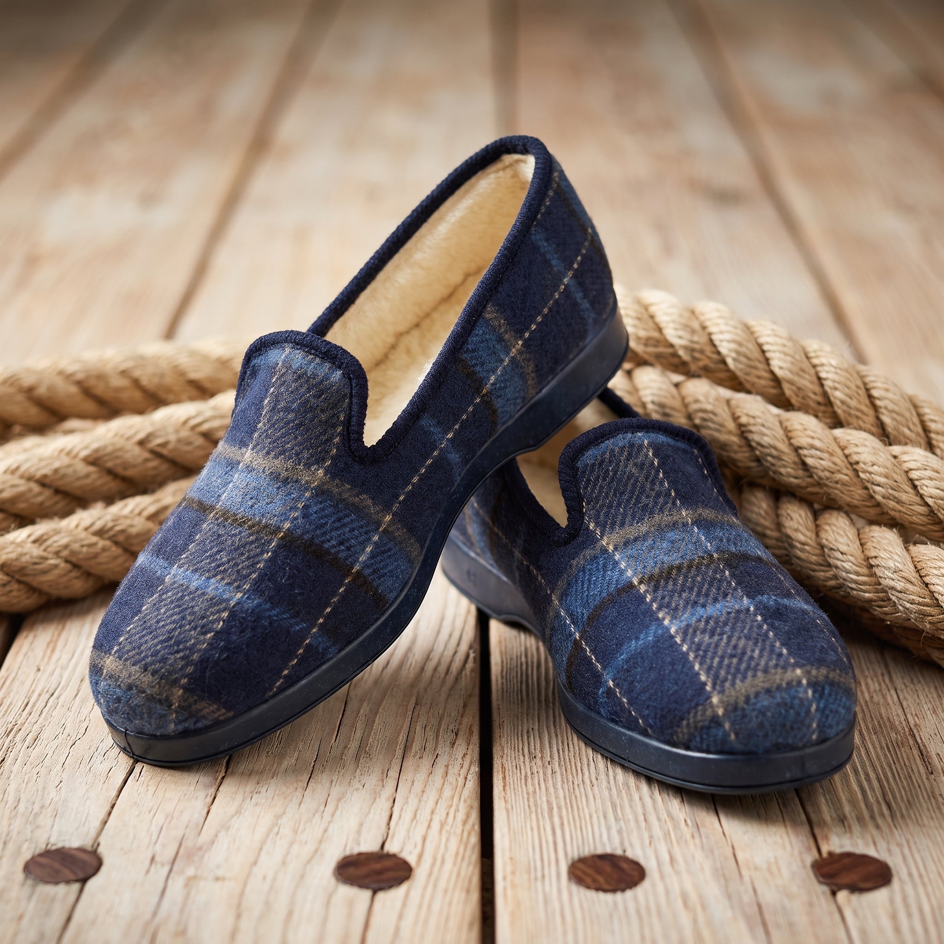Charentaises ANGUSBOYD tartan bleu doublées en laine naturelle