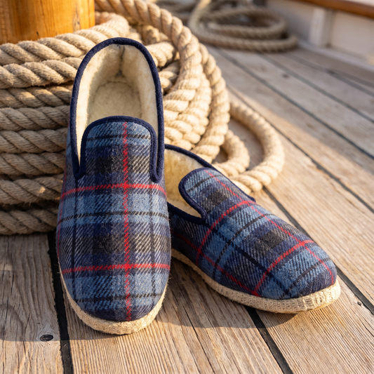 Charentaises FAMAS tartan bleu doublées en laine naturelle