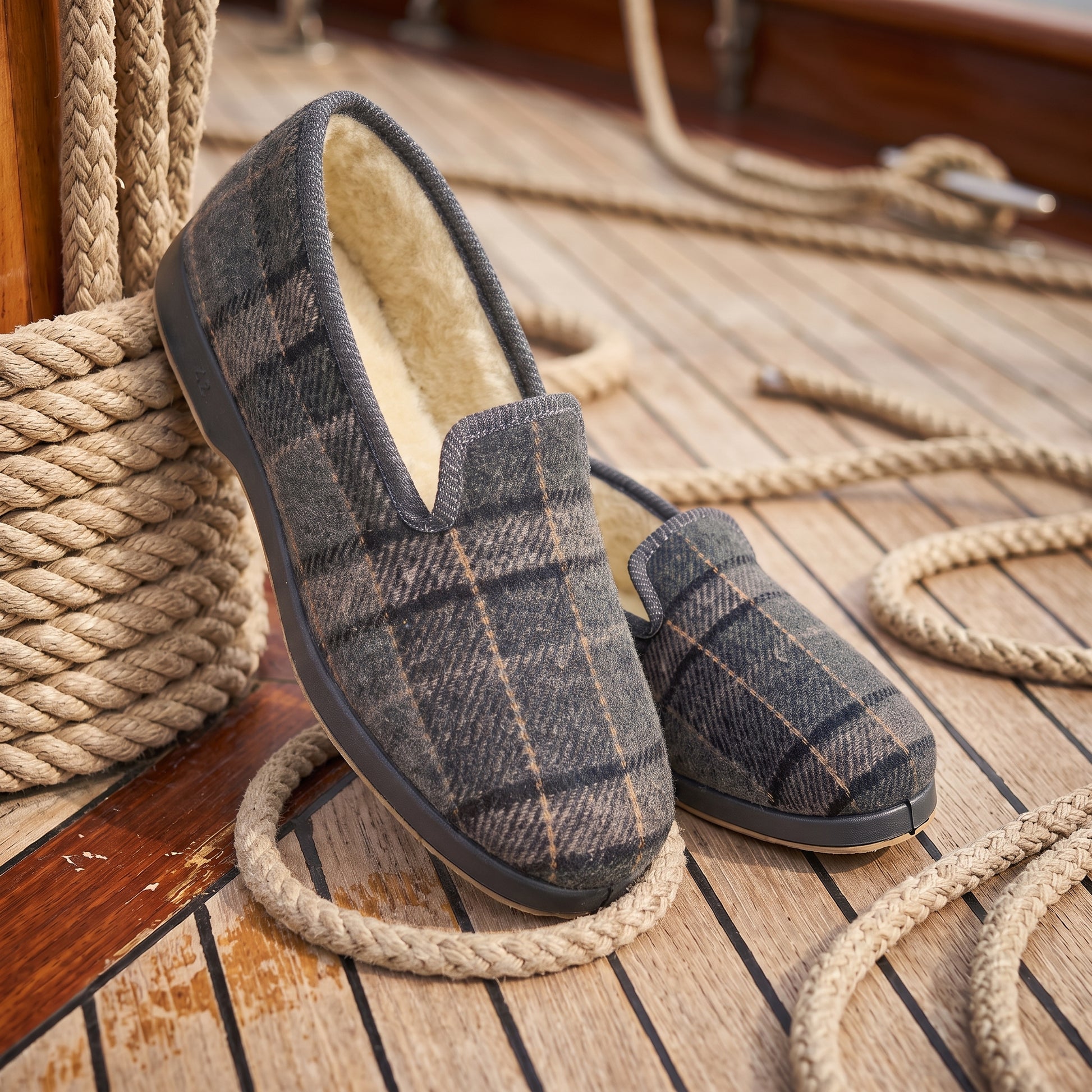 Charentaises FINNIGAN tartan gris doublées en laine naturelle