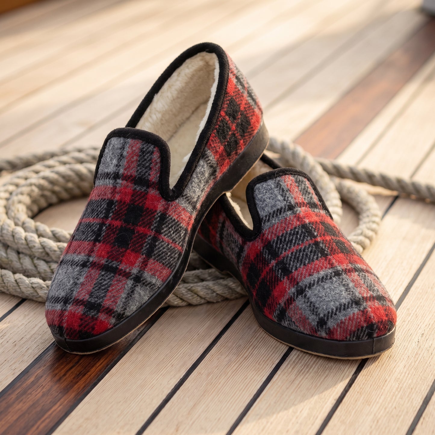 Charentaises McRAMOISI tartan rouge et gris doublées en laine naturelle